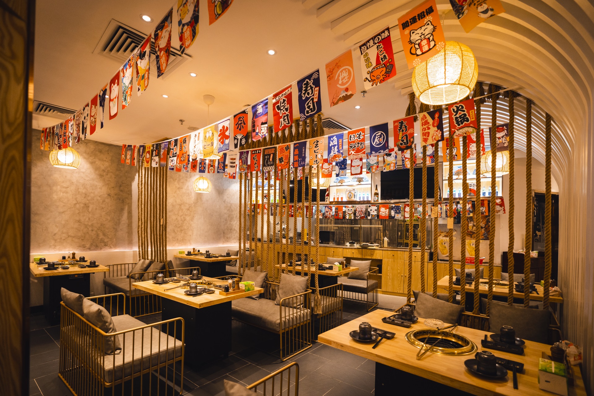 川菜如何通过深圳餐饮空间设计来确定餐厅的装修风格？