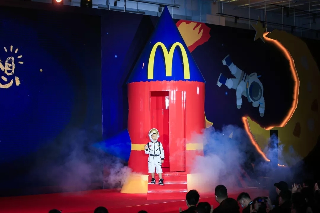 川菜麦当劳中国为孩子“点亮梦想”，带你上天！